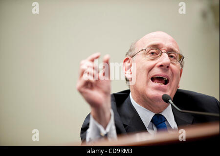 21. Juli 2010 - Washington, District Of Columbia, USA, - KENNETH FEINBERG, Administrator der BP Oil Spill Opfer Ausgleichsfonds, bezeugt vor dem House Judiciary Committee auf '' gewährleistet Gerechtigkeit für die Opfer der Gulf Coast Oil Disaster. (Bild Kredit: Pete Marovich/ZUMApress.com ©) Stockfoto