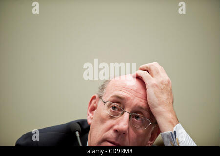 21. Juli 2010 - Washington, District Of Columbia, USA, - KENNETH FEINBERG, Administrator der BP Oil Spill Opfer Ausgleichsfonds, bezeugt vor dem House Judiciary Committee auf '' gewährleistet Gerechtigkeit für die Opfer der Gulf Coast Oil Disaster. (Bild Kredit: Pete Marovich/ZUMApress.com ©) Stockfoto