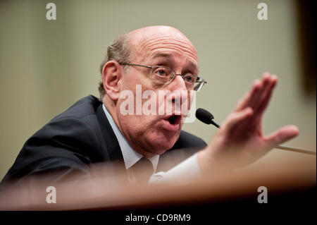 21. Juli 2010 - Washington, District Of Columbia, USA, - KENNETH FEINBERG, Administrator der BP Oil Spill Opfer Ausgleichsfonds, bezeugt vor dem House Judiciary Committee auf '' gewährleistet Gerechtigkeit für die Opfer der Gulf Coast Oil Disaster. (Bild Kredit: Pete Marovich/ZUMApress.com ©) Stockfoto