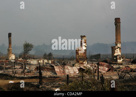 Waldbrände bedrohen mehr als 200 Dörfer in den russischen Regionen von Woronesch, Moskau, Nischni Nowgorod, Mordovia.Nearly 240.000 Menschen kämpfen die Waldbrände. Nach Angaben des Ministeriums Notfälle sind mehr als 125.000 Hektar Wald brennen. Es gibt auch 18 Torfmoor Brände, von denen 9 Stockfoto