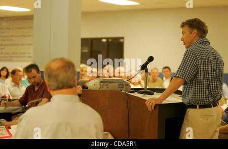 Tea Party Republikanischen Senat nominierte spricht RAND PAUL während der jährlichen Graves County Republikanische Partei Fancy Farm Picknick-Frühstück in der Cafeteria Graves County High School. Umfragen zeigen Paul derzeit führenden seinen demokratischen Gegner. Stockfoto