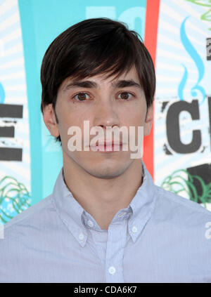 8. August 2010 hielt im Gibson Amphitheater - Universal City, Kalifornien, USA - 8. August 2010 - Universal City, Kalifornien, USA - Schauspieler JUSTIN LONG Ankunft zu den Teen Choice Awards 2010. (Kredit-Bild: © Lisa O'Connor/ZUMApress.com) Stockfoto