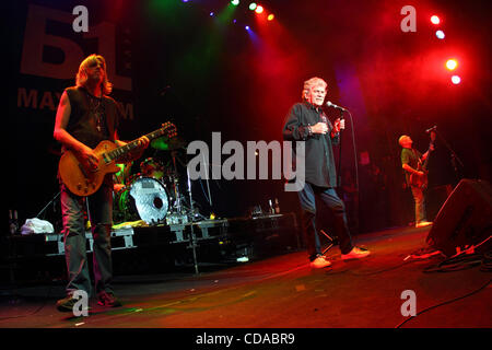 Schottische Rock Band Nazareth die live in Moskau. Im Bild: Sänger Dan McCafferty (c). Stockfoto