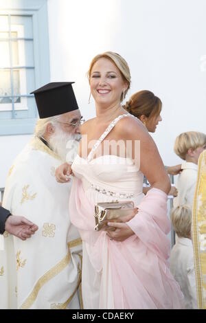 25. August 2010 - Insel Spetses, Griechenland - Prinzessin Theodora von Griechenland kommen für die Hochzeit von Prinz Nikolaos von Griechenland mit Tatiana Blatnik auf der Insel Spetses. (Bild Kredit: Aristidis Vafeiadakis/ZUMApress.com ©) Stockfoto