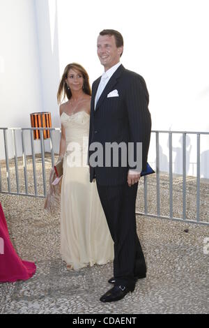 25. August 2010 kommen - Insel Spetses, Griechenland - Prinz Joachim von Dänemark und Prinzessin Marie von Dänemark für die Hochzeit von Prinz Nikolaos von Griechenland mit Tatiana Blatnik auf der Insel Spetses. (Bild Kredit: Aristidis Vafeiadakis/ZUMApress.com ©) Stockfoto