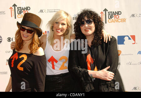 10. September 2010 - Hollywood, Kalifornien, USA - ANN & NANCY WILSON & NATASHA BEDINGFIELD besuchen STAND bis zum Krebs-EVENT in den SONY STUDIOS IN CULVER Hollywood, CA ON AUGUST 10.2010... 2010.I15312PR (Kredit-Bild: © Phil Roach/Globe Photos/ZUMApress.com) Stockfoto