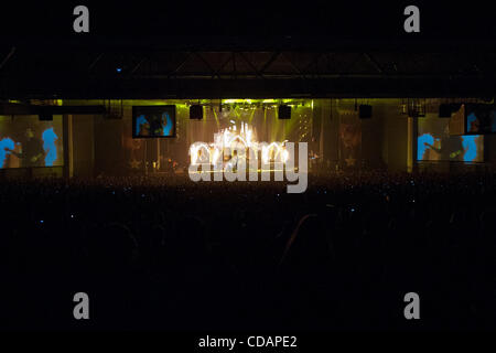 10. September 2010 - Avenged Dallas, Texas, Vereinigte Staaten von Amerika - Sevenfold Band Durchführung ...in ein Konzert im Superpages Center auf Fairpark Gelände in Dallas, Texas. (Kredit-Bild: © Manny Flores/Southcreek Global/ZUMApress.com) Stockfoto