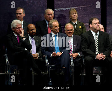 13. September 2010, Philadelphia, PA, USA-Philadelphia-Bürgermeister, Michael NUTTER und Gouverneur von Pennsylvania, EDWARD RENDELL, ehemaliger Präsident BILL CLINTON, der ehemalige Premierminister TONY BLAIR und Präsident und CEO David Eisner von der Nation Constitution Center im Liberty Preisverleihung für ehemalige Pri Stockfoto