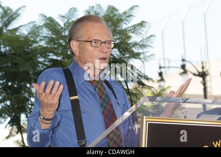 14. September 2010 - Hollywood, Kalifornien, US - I14774CHW. Bill Maher mit Stern auf dem Hollywood Walk Of Fame geehrt. Hollywood & Rebe, Hollywood, CA .09/14/2010. LARRY KING. 2010 (Kredit-Bild: © Clinton Wallace/Globe Photos/ZUMApress.com) Stockfoto