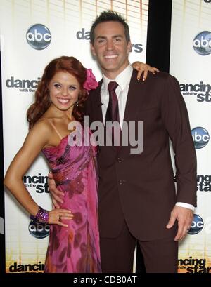 Sep 20, 2010 - Los Angeles, Kalifornien, USA - KURT WARNER & ANNA TREBUNSKAYA auf der Tanz mit den Sternen Saison 11 Premiere statt auf CBS Studios. (Kredit-Bild: © Lisa O'Connor/ZUMApress.com) Stockfoto