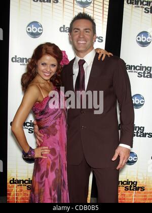 Sep 20, 2010 - Los Angeles, Kalifornien, USA - KURT WARNER & ANNA TREBUNSKAYA auf der Tanz mit den Sternen Saison 11 Premiere statt auf CBS Studios. (Kredit-Bild: © Lisa O'Connor/ZUMApress.com) Stockfoto