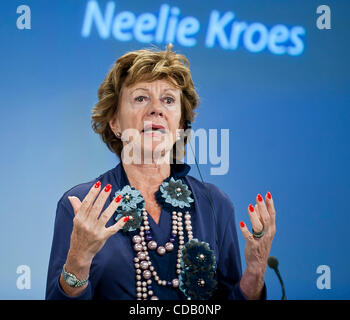 20. September 2010 - BXL, Brüssel, Belgien - Vizepräsident der Europäischen Kommission zuständig für die Digitalagenda, niederländische Neelie Kroes während einer Pressekonferenz in Ultra-schnelle Breitband-Netzwerken bei der Europäischen Kommission Headqarters in Brüssel, Belgien am 2010-09-20 von Wiktor Dabkowski (Credit Imag Stockfoto