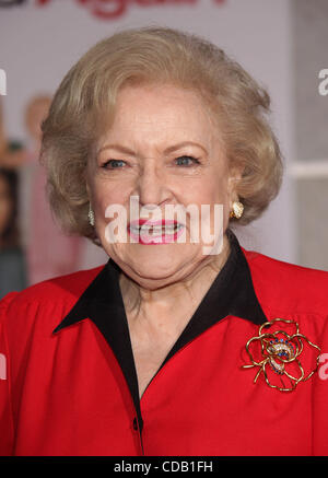 Im El Capitan Theatre statt Sep 22, 2010 - Hollywood, Kalifornien, USA - Schauspieler BETTY WHITE Ankunft auf der "You Again" Welt-Premiere. (Kredit-Bild: © Lisa O'Connor/ZUMApress.com) Stockfoto