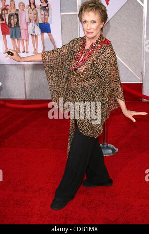 Sep 22, statt 2010 - Los Angeles, Kalifornien, USA - Schauspielerin CLORIS LEACHMAN bei der "You Again" Weltpremiere am El Capitan Theater, Hollywood. (Kredit-Bild: © Jeff Frank/ZUMApress.com) Stockfoto