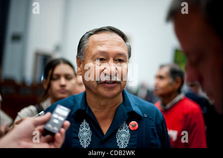 24. September 2010 - Washington, District Of Columbia, USA, -. ARURO RODRIGUEZ, Präsident der United Farm Workers, bezeugte auf dem Capitol Hill Freitag über die Bedingungen, unter denen Amerikas undokumentierte Landarbeiter. Rodriguez sagte vor einem House Judiciary Subcommittee bringen die Aufmerksamkeit gegenüber der Arbeitnehmern Stockfoto