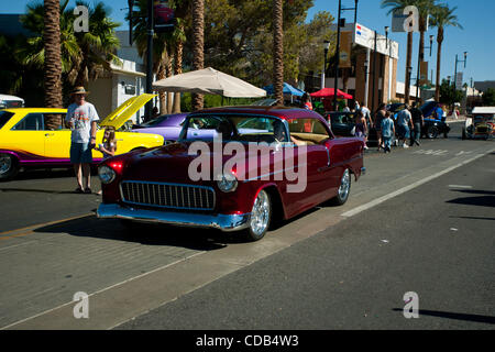 26. September 2010 kreuzte - Henderson, Nevada, Vereinigte Staaten von Amerika - diese wunderschöne 1955 Chevy auf Wasser-Straße an die Super laufen 2010 Car Show am 26. September 2010, auf Water Street in Henderson, Nevada. (Kredit-Bild: © Matt Gdowski/Southcreek Global/ZUMApress.com) Stockfoto