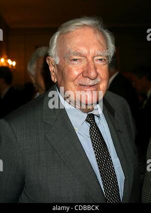 K30053JBU SD0414. DER AMERICAN THEATRE WING WING AUSZEICHNUNGEN MITTAGESSEN. PIERRE LUNCHEON, New York City.  / 2003.WALTER KRONKITE (Kredit-Bild: © Judie Burstein/Globe Photos/ZUMAPRESS.com) Stockfoto