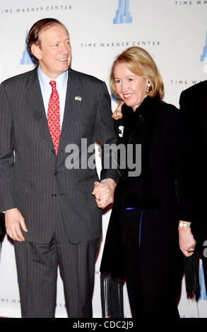 K35281AR. Das neue TIME WARNER CENTER am COLUMBUS CIRCLE IN New York City.2/4/2004 Eröffnung.    / 2004.GEORGE PATAKI und Frau LIBBY (Kredit-Bild: © Andrea Renault/Globe Photos/ZUMAPRESS.com) Stockfoto