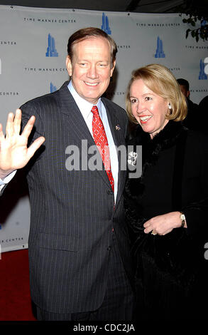 K35281AR. Das neue TIME WARNER CENTER am COLUMBUS CIRCLE IN New York City.2/4/2004 Eröffnung.    / 2004.GEORGE PATAKI und Frau LIBBY (Kredit-Bild: © Andrea Renault/Globe Photos/ZUMAPRESS.com) Stockfoto