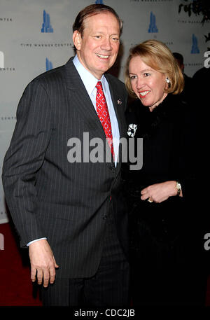 K35281AR. Das neue TIME WARNER CENTER am COLUMBUS CIRCLE IN New York City.2/4/2004 Eröffnung.    / 2004.GEORGE PATAKI und Frau LIBBY (Kredit-Bild: © Andrea Renault/Globe Photos/ZUMAPRESS.com) Stockfoto