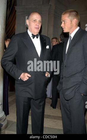 K35538AR. JUNGE Burschen jährlichen BALL gehostet von CAROLINA HERRERA FRICK MUSEUM, NEW YORK New York 12.02.2004. / 2004..JASON LEWIS und REINALDO (Kredit-Bild: © Andrea Renault/Globe Photos/ZUMAPRESS.com) K35538AR. JUNGE Burschen jährlichen BALL gehostet von CAROLINA HERRERA FRICK MUSEUM, NEW YORK New York 12.02.2004. / 2004..JASON LEWIS und REINALDO (Kredit-Bild: © Andrea Renault/Globe Photos/ZUMAPRESS.com)