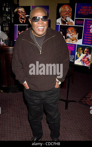 1. Januar 2011 - New York, New York, US - K35179JKRON. ROSIE O' DONNELL UND CYNDI LAUPER HOST. Ein DVD-RELEASE-PARTY für "nur die starken überleben '' in THE CUTTING ROOM IN NEW YORK neue York.1/28/2004.  / 2004.SAM MOORE (Kredit-Bild: © John Krondes/Globe Photos/ZUMAPRESS.com) Stockfoto