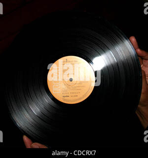 K35164ML. Das ORIGNAL-Band von ELVIS Presleys erste STUDIOAUFNAHME PRESERVERED geschnitten und verkauft an die allgemeine Öffentlichkeit AT NOLA STUDIOS, NewYork City 27.01.2004.  / DIE Sonne Sitzung aufzeichnen (Kredit-Bild: © Mitchell Levy/Globe Photos/ZUMAPRESS.com) Stockfoto