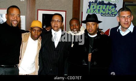 1. Januar 2011 - New York, New York, US - K34786RM. WBLS RADIO DOUG BANKEN KÜNDIGEN EINE PARTNERSCHAFT MIT DER NATIONALEN HIP-HOP ALLIANCE "EIN GEIST, EINE STIMME" KAMPAGNE ZUR FÖRDERUNG DER STÄDTISCHEN JUGEND AN DER WAHLURNE ZU WAHLZEITEN VERWENDEN ZU FÖRDERN. IN NEW YORK neue York.1/7/2004.  / 2004.DOUG BANKEN, Stockfoto