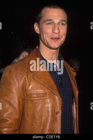 1. Januar 2011 - Hollywood, Kalifornien, USA - 16.03.1999 LOS ANGELES. MATTHEW MCCONAUGHEY. EDTV PREMIERE AT UNIVERSAL AMPHITHEATER.  / / I3118PR (Kredit-Bild: © Phil Roach/Globe Photos/ZUMAPRESS.com) Stockfoto