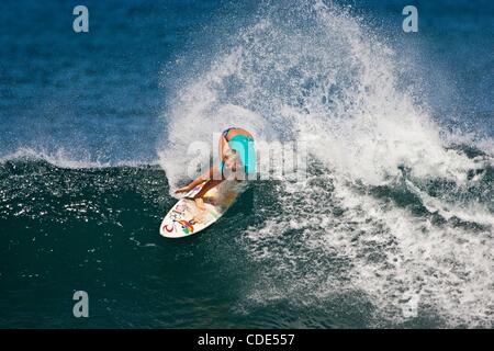 14. Februar 2011 - Angriff Teahupoo, Tahiti - "Soul Surfer" der inspirierende Film auf der Autobiografie von 19-Year-Old Champion Surfer BETHANY HAMILTON,, die seit über sechs Jahren trotzte allen Widrigkeiten basiert zu konkurrieren und gewinnen Berufsmeisterschaften nach verlieren ihren Arm in ein Hai im Alter von dreizehn.  PI Stockfoto