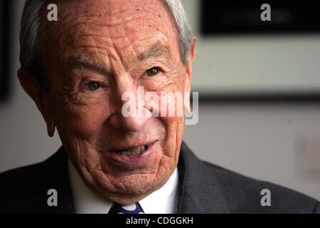 WARREN CHRISTOPHER (27. Oktober 1925 - 18. März 2011) ehemaliger Staatssekretär, Jurist und Diplomat. Christophers erfolgen in einer umfassenden öffentlichen Karriere zählen Vermittlung der bosnischen Friedensabkommen für die Clinton-Administration und führen eine unabhängige Untersuchung der Polizei von Los Angeles Stockfoto