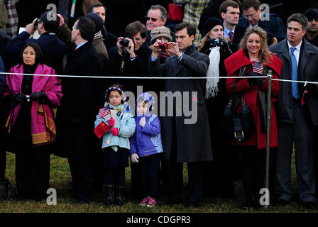 19. Januar 2011 beobachten - Washington, District Of Columbia, USA - Zuschauer, wie Präsident Obama Präsident Jintao von der Volksrepublik China, auf dem South Lawn des weißen Hauses begrüßt. (Kredit-Bild: © Mary F. Calvert/ZUMAPRESS.com) Stockfoto