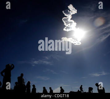 Jan 20,2011-Vandenberg AFB, Kalifornien, USA. Delta 4-Heavy-Rakete hebt ab heute von Vandenberg Air Force Base für die Jungfernfahrt Raketenstart. Abheben von Amerikas größte unbemannte Booster aus der alten Westküste-Space Shuttle-Startrampe war um 1:10 Uhr PST heute eine Spion Satelliten Int bereitstellen Stockfoto