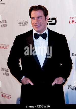 21. Januar 2011 - Beverly Hills, California, USA - JOHN TRAVOLTA zu den lebenden Legenden der Luftfahrt-Gala im Beverly Hilton Hotel. (Kredit-Bild: © Brian Cahn/ZUMAPRESS.com) Stockfoto