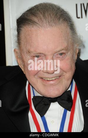 21. Januar 2011 - Los Angeles, Kalifornien, USA - Schauspieler CLIFF ROBERTSON an den 8. jährlichen "Living Legends of Aviation" Event Los Angeles. (Kredit-Bild: © Jeff Frank/ZUMAPRESS.com) Stockfoto