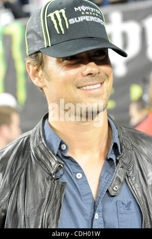 23. Januar 2011 - Los Angeles, ca, Usa - 22. Januar 2011-Los Angeles, Kalifornien, USA-Schauspieler, JOSH DUHAMEL, im Dodger Stadium für AMA Supercross Rennen... Kredit-Bild: Cr Scott Mitchell/ZUMA Press (Credit-Bild: © Scott Mitchell/ZUMAPRESS.com) Stockfoto