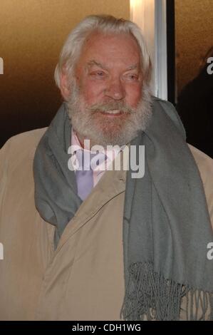 25. Januar 2011 - Hollywood, Kalifornien, USA - Donald Sutherland während der Premiere des neuen Films von CBS Films THE MECHANIC, statt im Arclight Kinos Hollywood am 25. Januar 2011, in Los Angeles... 2011.K67436MGE. (Kredit-Bild: © Michael Germana/Globe Photos/ZUMAPRESS.com) Stockfoto