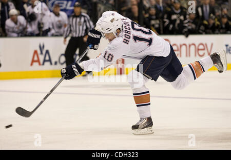 26. Januar 2011 - schießt Dallas, TX, USA - The Edmonton Oilers SHAWN HORCOFF als die Mannschaft spielte den Dallas Stars spielten ein National Hockey League-Spiel im American Airlines Center in Dallas, Texas auf Mittwoch, 26. Januar 2011. (Kredit-Bild: © ZUMA Ralph Lauer/ZUMAPRESS.com) Stockfoto