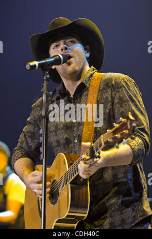 27. Januar 2011 - Lexington, Kentucky, USA - führt CHRIS YOUNG auf Rupp Arena in Lexington, Kentucky am 27. Januar 2011. (Bild Kredit: Amy Harris/ZUMAPRESS.com ©) Stockfoto