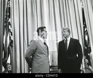 27. Januar 2011 - zeigt Washington, DISTRICT OF COLUMBIA, USA - (Datei) eine Datei Bild 23. September 1977 datiert uns Präsident Jimmy Carter (R) und Panama Führer Brigadier General Omar Torrijos Herrera im The White House in Washington, DC, USA. (Kredit-Bild: © Carter Archives/ZUMAPRESS.com) Stockfoto