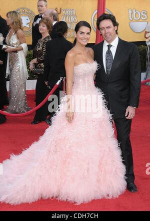 30. Januar 2011 statt im Shrine Auditorium, Los Angeles - Los Angeles, Kalifornien, USA - 30. Januar 2011 - Los Angeles, Kalifornien, USA - Schauspielerin ANGIE HARMON und JASON SEHORN am 17. jährliche SAG Awards. (Kredit-Bild: © Paul Fenton/ZUMAPRESS.com) Stockfoto