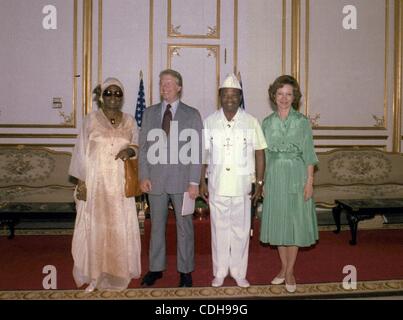 31. Januar 2011 - Monrovia, US - (Datei) A Datei Bild vom 3. April 1978 zeigt uns Präsident Jimmy Carter (2 L) und First Lady Rosalynn Carter (R) mit liberianische Präsident William Tolbert (2R) und seine Frau Victoria Tolbert (L) bei einem Besuch in Monrovia, Liberia. (Kredit-Bild: © Carter Archive/ZUMA Stockfoto