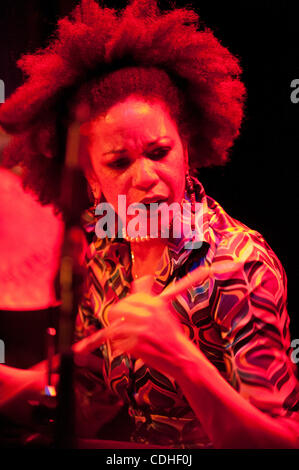 5. Februar 2011 tritt - Oakland, Kalifornien, USA - CINDY BLACKMAN mit Tony Williams Lifetime Tribute Band in Yoshis Jazz Club. (Kredit-Bild: © Jerome Brunet/ZUMAPRESS.com) Stockfoto