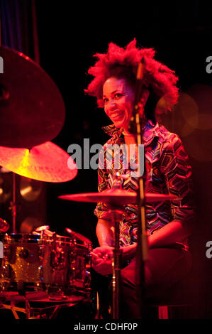 5. Februar 2011 tritt - Oakland, Kalifornien, USA - CINDY BLACKMAN mit Tony Williams Lifetime Tribute Band in Yoshis Jazz Club. (Kredit-Bild: © Jerome Brunet/ZUMAPRESS.com) Stockfoto