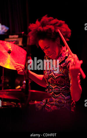 5. Februar 2011 tritt - Oakland, Kalifornien, USA - CINDY BLACKMAN mit Tony Williams Lifetime Tribute Band in Yoshis Jazz Club. (Kredit-Bild: © Jerome Brunet/ZUMAPRESS.com) Stockfoto