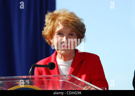 6. Februar 2011 - Simi Valley, Kalifornien, USA - ehemalige US First Lady NANCY REAGAN spricht während der hundertjährigen Geburtstagsfeier für ehemalige US-Präsident Ronald Reagan bei der Reagan Presidential Library. (Bild Kredit: Valerie Nerres/ZUMAPRESS.com ©) Stockfoto