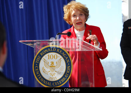 6. Februar 2011 - Simi Valley, Kalifornien, USA - ehemalige US First Lady NANCY REAGAN spricht während der hundertjährigen Geburtstagsfeier für ehemalige US-Präsident Ronald Reagan bei der Reagan Presidential Library. (Bild Kredit: Valerie Nerres/ZUMAPRESS.com ©) Stockfoto