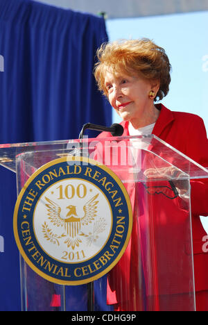 6. Februar 2011 - Simi Valley, Kalifornien, USA - ehemalige US First Lady NANCY REAGAN spricht während der hundertjährigen Geburtstagsfeier für ehemalige US-Präsident Ronald Reagan bei der Reagan Presidential Library. (Bild Kredit: Valerie Nerres/ZUMAPRESS.com ©) Stockfoto