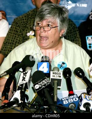 10. Februar 2011 - New York, New York, US - K38993RM. LESLIE CAGAN hält Pressekonferenz für '' UNITED FOR PEACE AND JUSTICE'' gegen die REPUBLICAN NATIONAL CONVENTION (RNC) IN MIDTOWN NEW YORK neue York.8/26/2004.  / 2004. (Kredit-Bild: © Rick Mackler/Globe Photos/ZUMAPRESS.com) Stockfoto