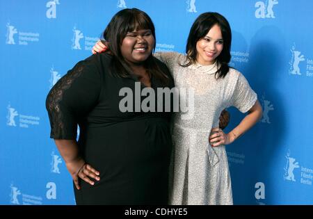 12. Februar 2011 - Hollywood, Kalifornien, USA - GABOUREY SIDIBE, ZOE KRAVITZ. Schreien, The Sky photocall.61st Berlin International Film Festival.Berlin, Germany.February 12, 2011.Ãƒâ€šÃ'Â© - Fotos, Inc. 2011.K67591RHARV (Credit Bild: Â © Roger Harvey/Globe Photos/ZUMAPRESS.com) Stockfoto